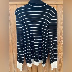 Gap Black and cream turtle neck, size M